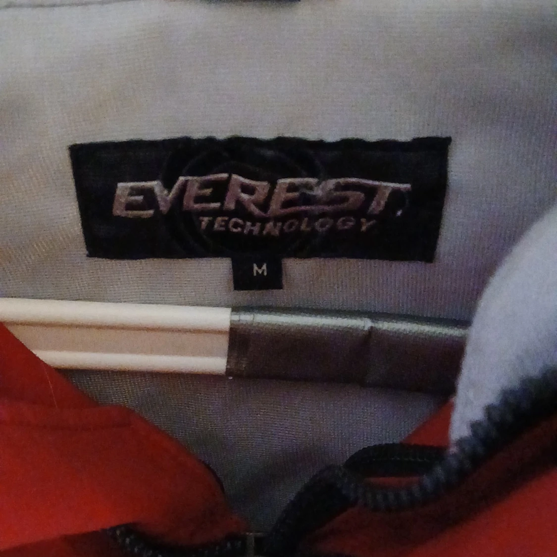 Röd vindjacka från Everest i stl M - 90