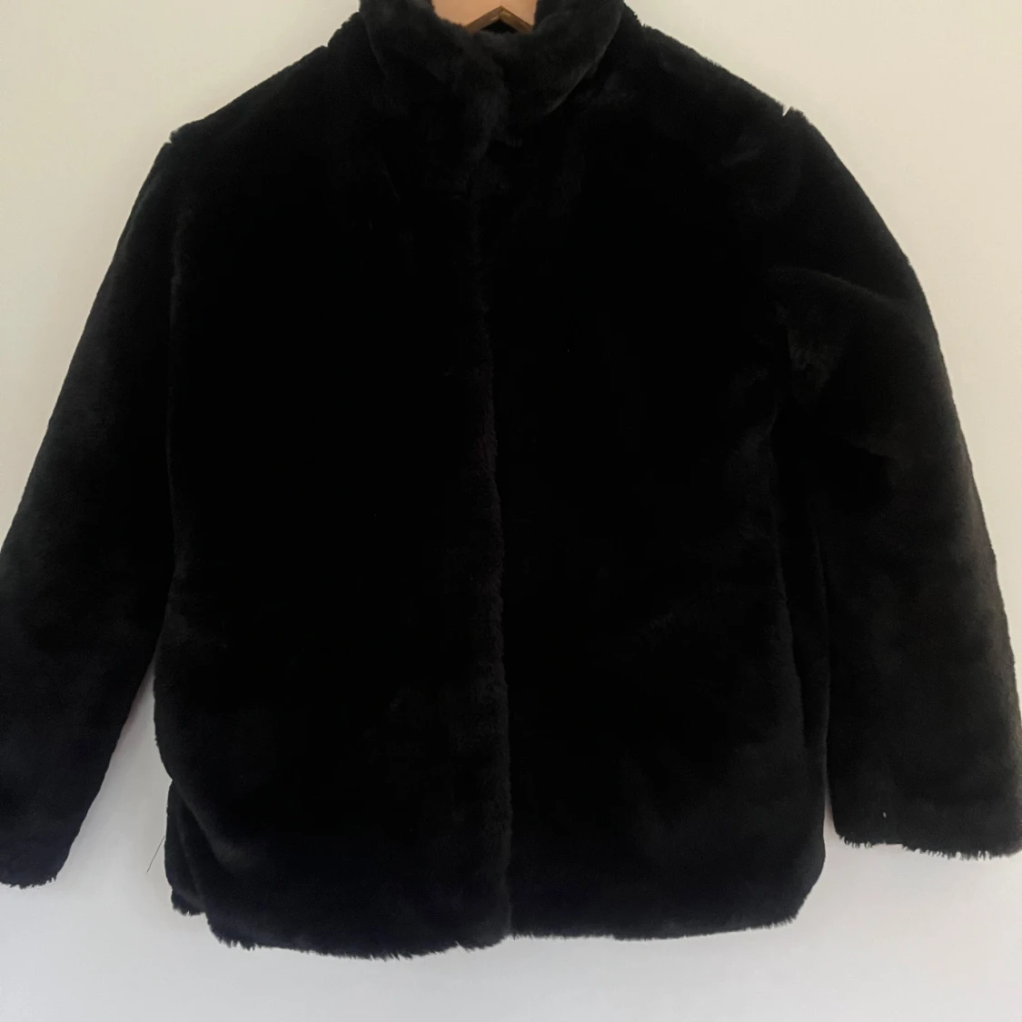 Svart pälsjacka/ junior - 90