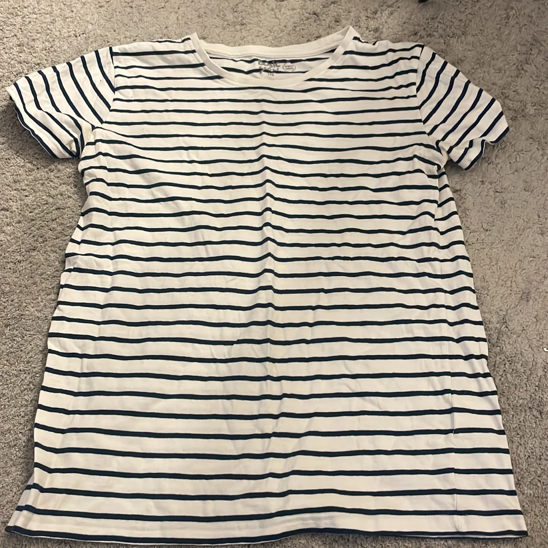 Vit och blå randig t-shirt från Basic You