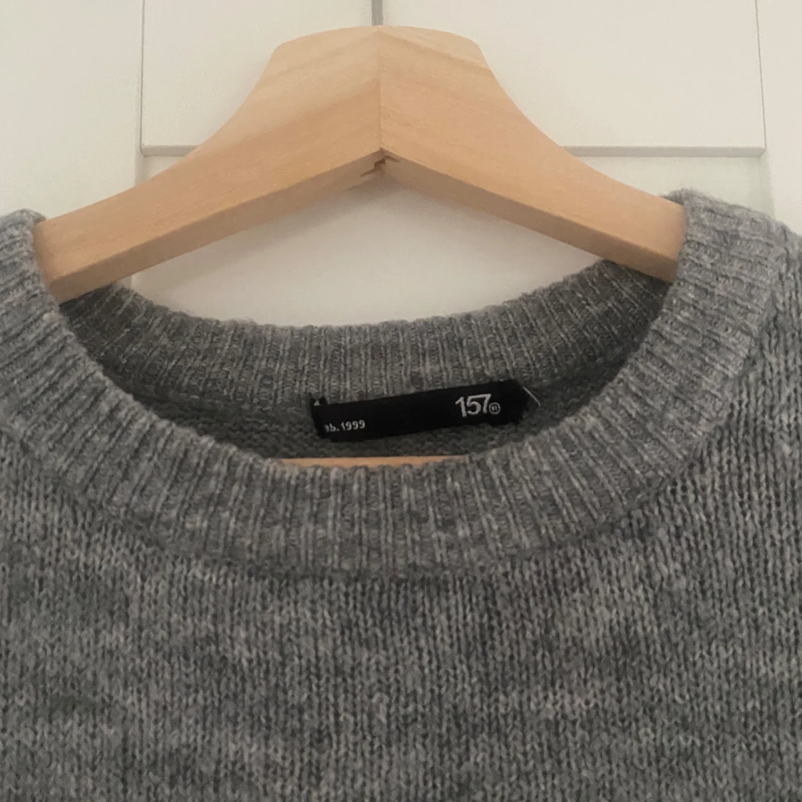 Grå stickad tröja - 90