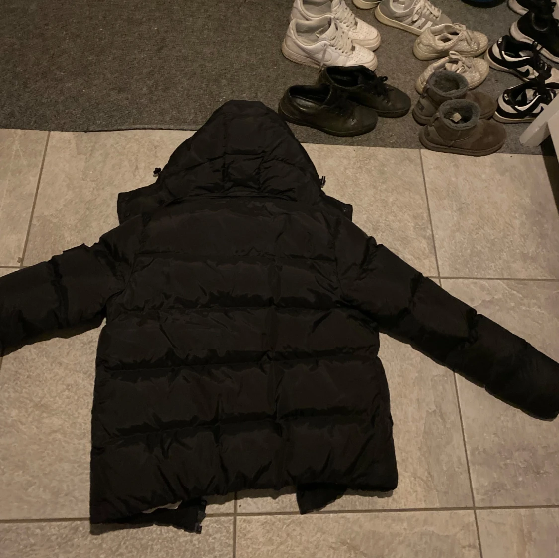 Svart pufferjacka från Calvin Klein - 90