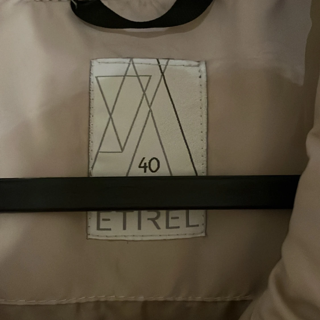 Beige dunväst från Etrel - 1