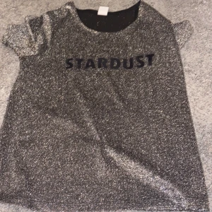 Svart glittrig tröja  - Perfekt för nyår står stardust