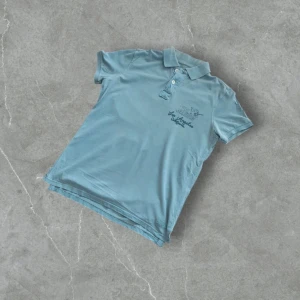 True religon Pike tröja - Storlek M men känns som L. Skicken på den är ganska bra. Mer bilder finns! 