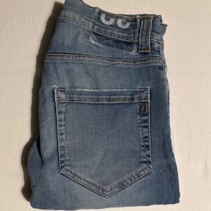Dondup Jeans - Dondup jeans | Nypris= 3000 | :Str 32 men dem är små i str | Skick 7/10 | skriv vid funderingar!