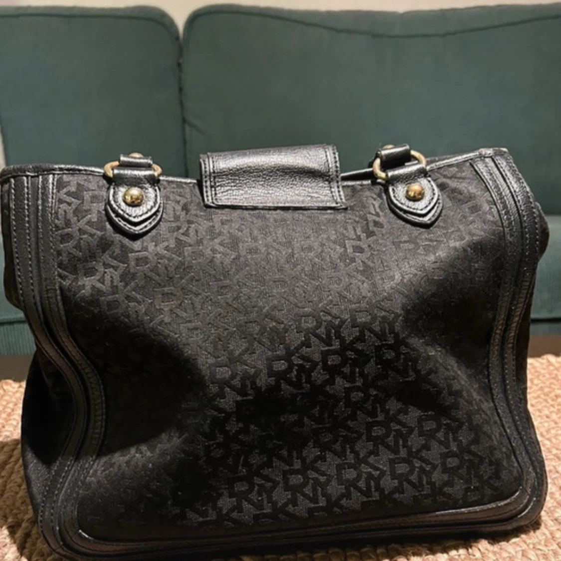 Svart handväska från DKNY - 90