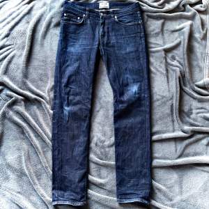 Acne studios jeans i fint skick🌟| W30 L32 | sitter  normalt, skulle kunna funka för er med större bredd och längd | passform: slim fast mer åt straight hållet | fraktar spårbart📦