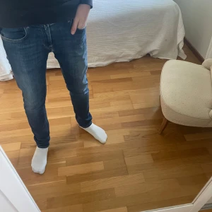 Replay Jeans, Slim Fit!🙌 - Tjena! Säljer nu dessa snygga jeans ifrån Replay. Jeansen är i Storlek W29 L32. Modellen på jeansen är Grover och passformen är Slim fit. Skick: grymt bra, 9/10. Riktigt skönt och stretchigt material. Nypris ca 1800kr. Vid fler frågor är det bara att höra av sig!🙌🙌