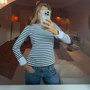 Tröja - Säljer denna sååå fina tröja🤭🤭🤭🌸🌸🎀🎀