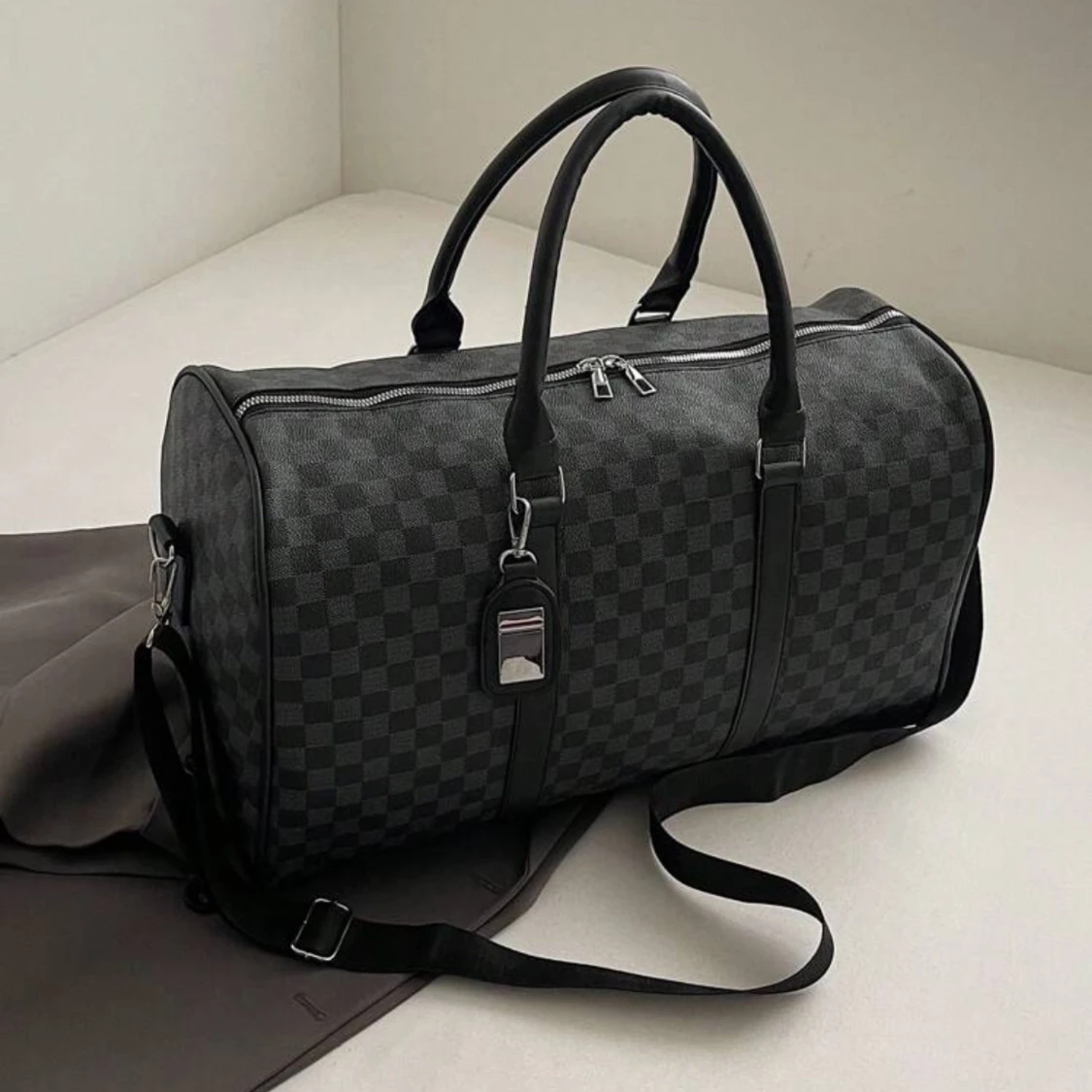 Rutig weekendväska i syntet - 91