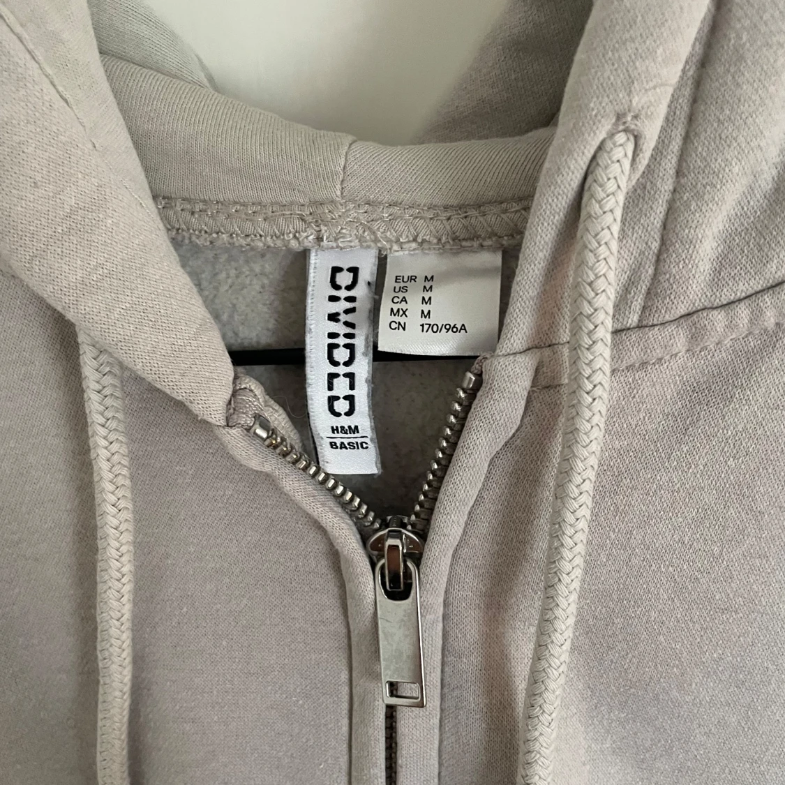 Beige zip hoodie från H&M  - 90