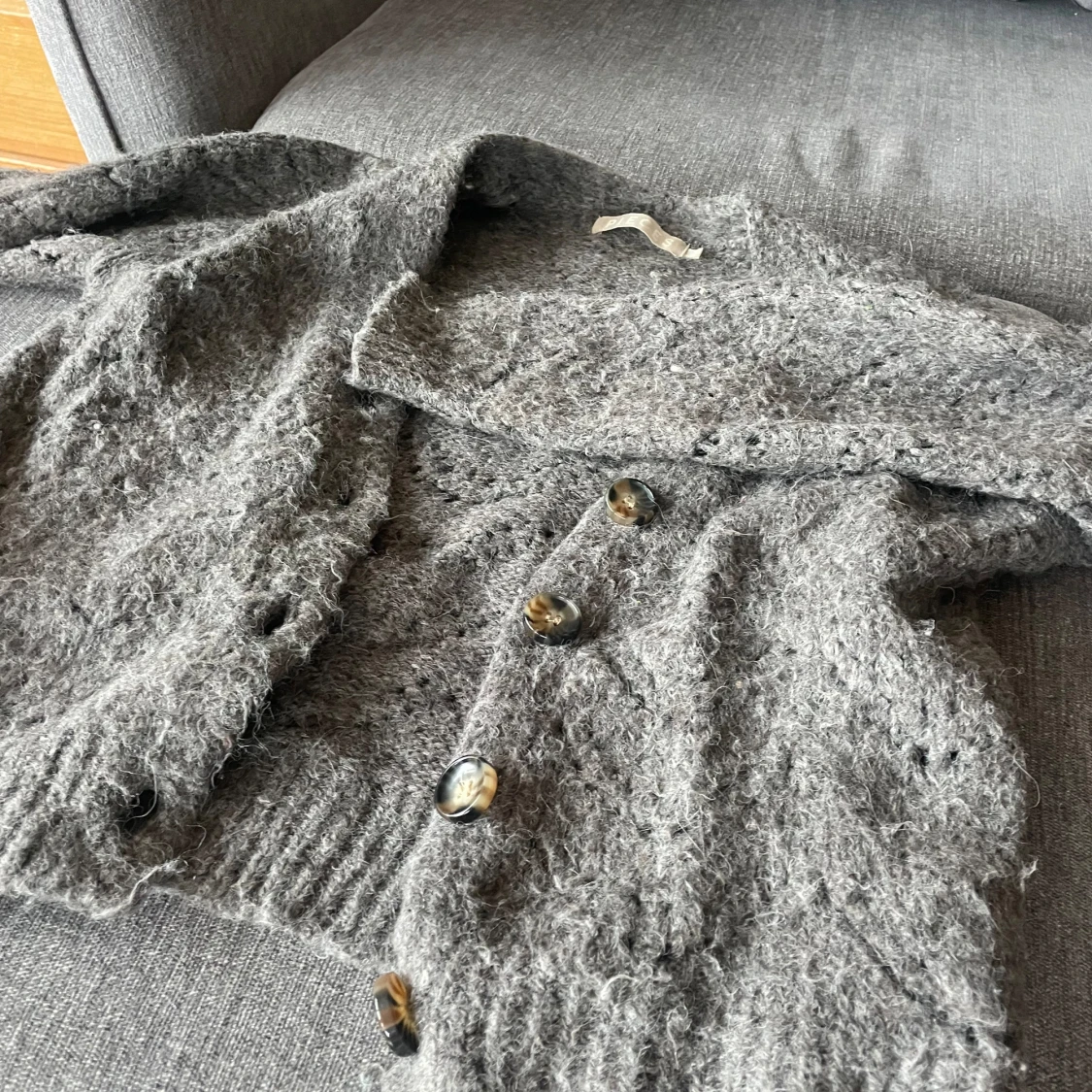 Grå stickad kofta - 1