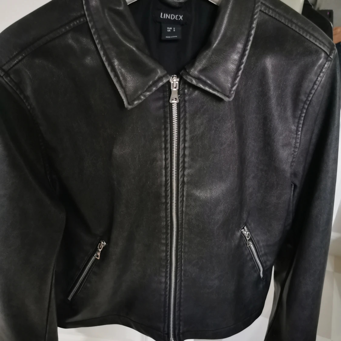 Jacka, (fejkat skinn.) 