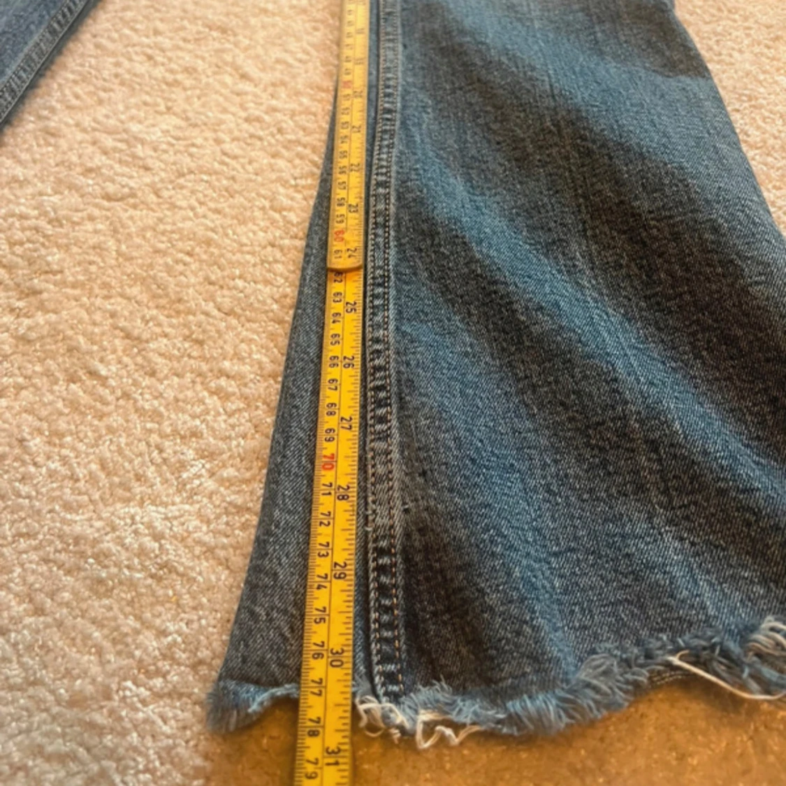 Blå bootcut jeans från Zara - 92