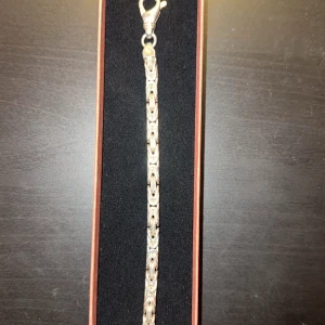 Kejsarlänk silver armband - Mycket fin kejsarlänk. Knappt använd. Äkta silver 925. Längd: 19cm bredd: 6mm