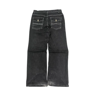 Flared jeans - En av mina personals därför så högt pris Några fläckar men är inte märkbart bär man har på sig de!! 41/105/33/29