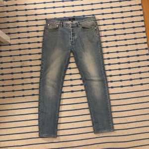 A.P.C. jeans - Supersnygga A.P.C. jeans i väldigt bra skick! Strl 31. Nypris 3000kr
