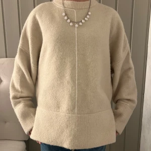 Stickad tröja - Super söt stickad tröja från Zara, inga defekter❤️