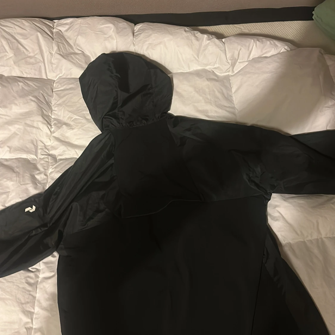 Svart vindjacka från Peak Performance - 2