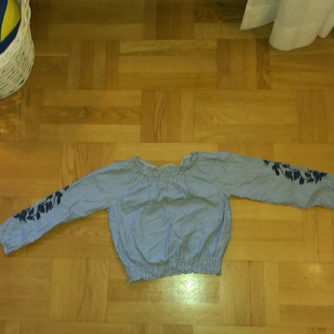 Blå- och vitrandig tröja från KappAhl