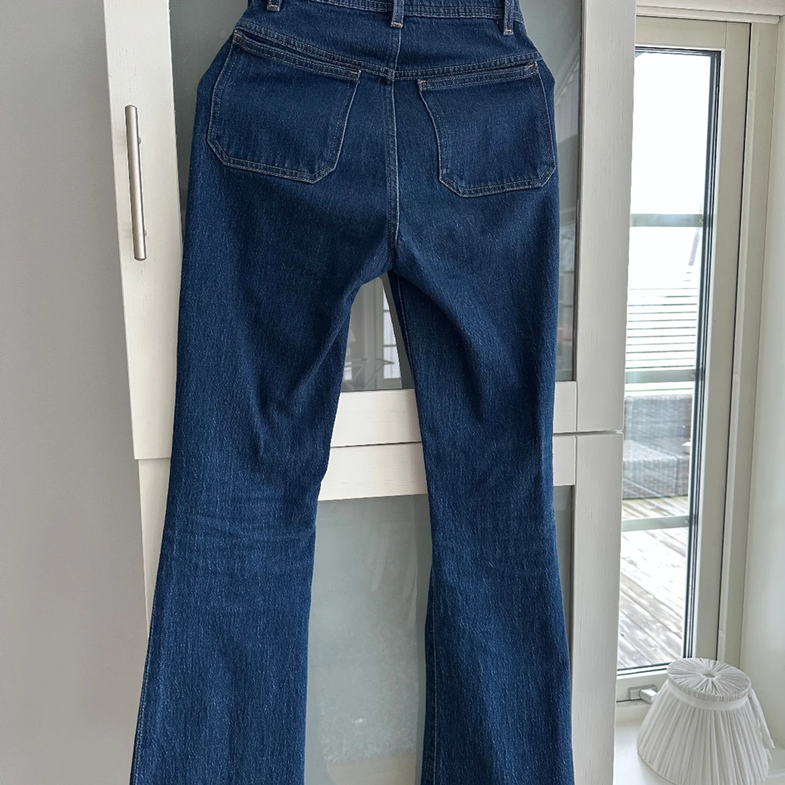 Blå bootcut jeans - 2
