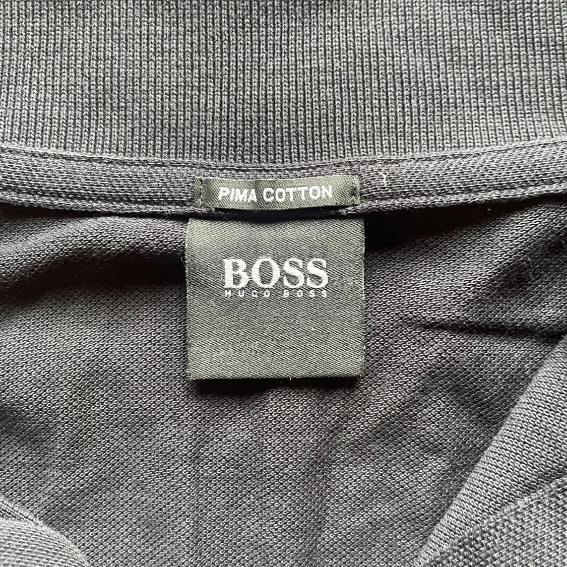 Svart pikétröja från Hugo Boss - 4