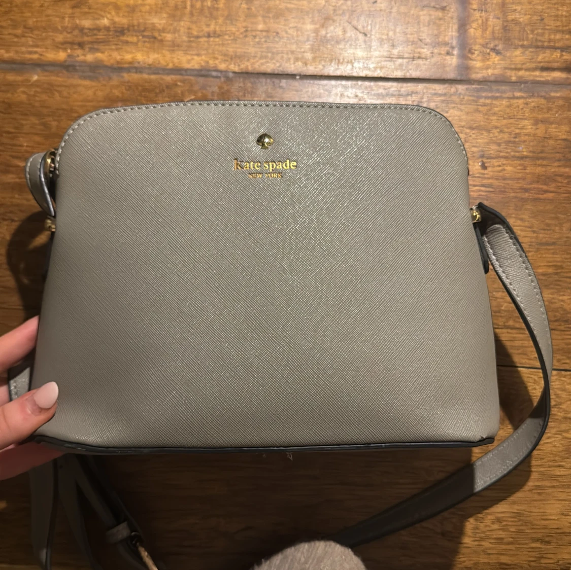 Grå axelväska från Kate Spade - 1