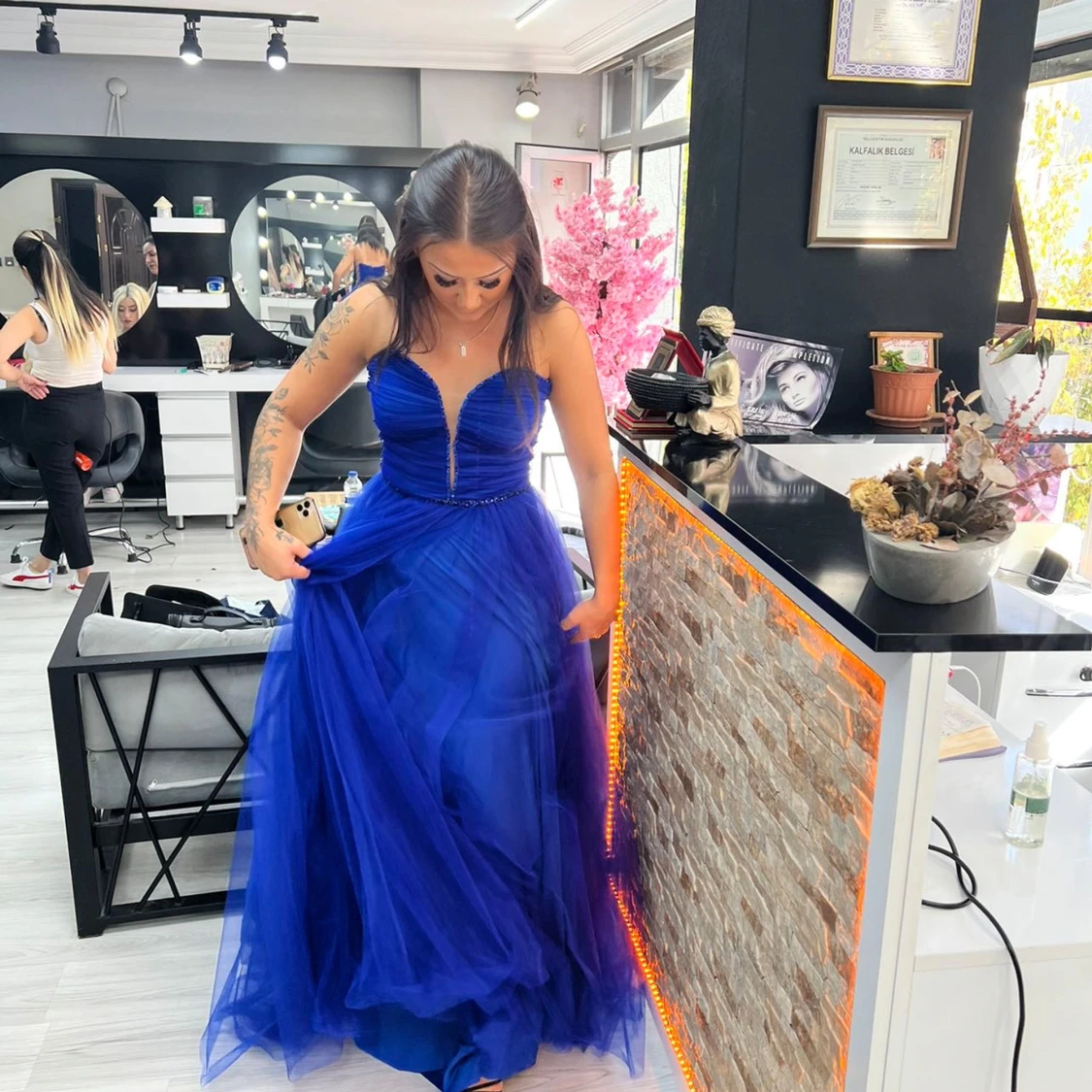 Blå axelbandslös klänning - 1