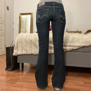 Replay Jeans  - Midjemått: 38cm, innerbenslängd: 79cm 😙defekt: lite nedtrampade, se bild 