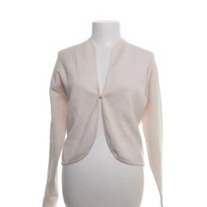 Kofta  - Söt kofta från Filippa K i strl s, den har en knapp som man kan knäppa igen.