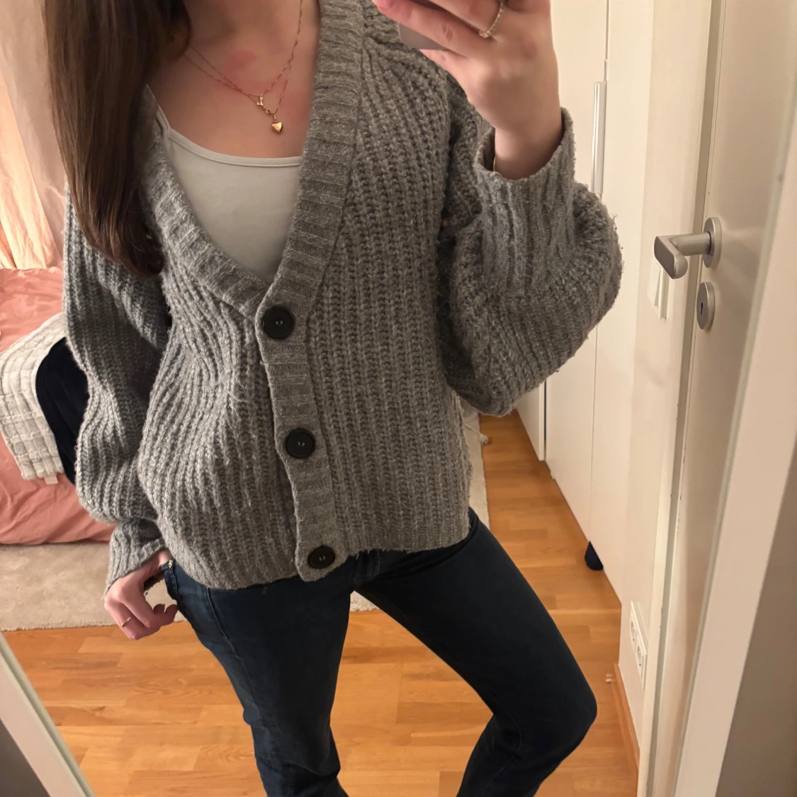 Grå stickad kofta från Stories - 1