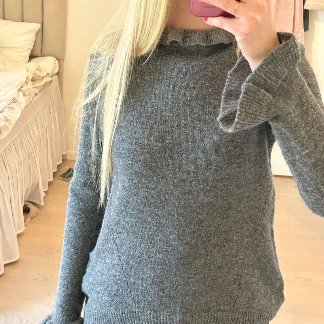 Grå stickad tröja - 1