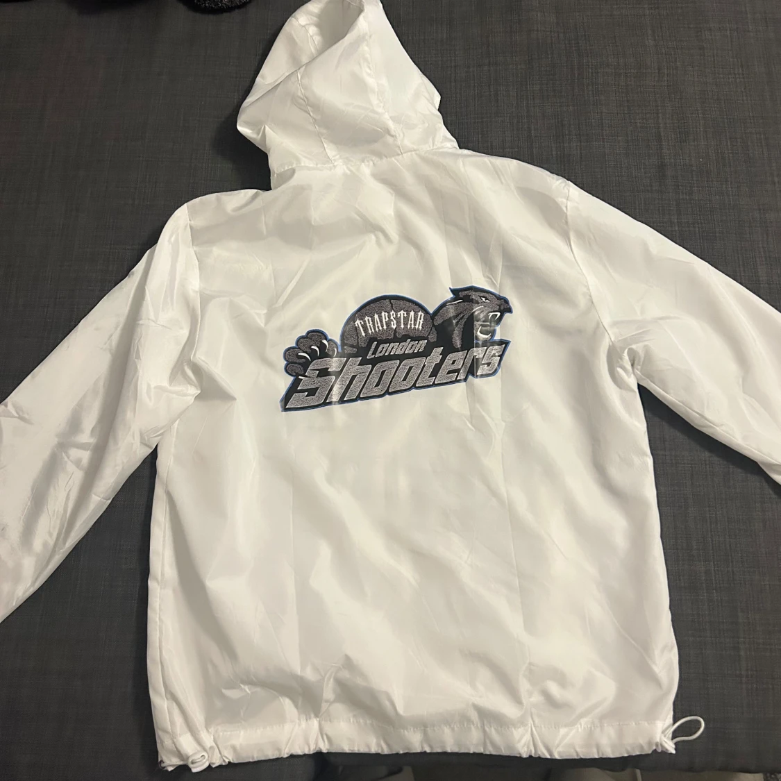 Vit vindjacka med huva - 2