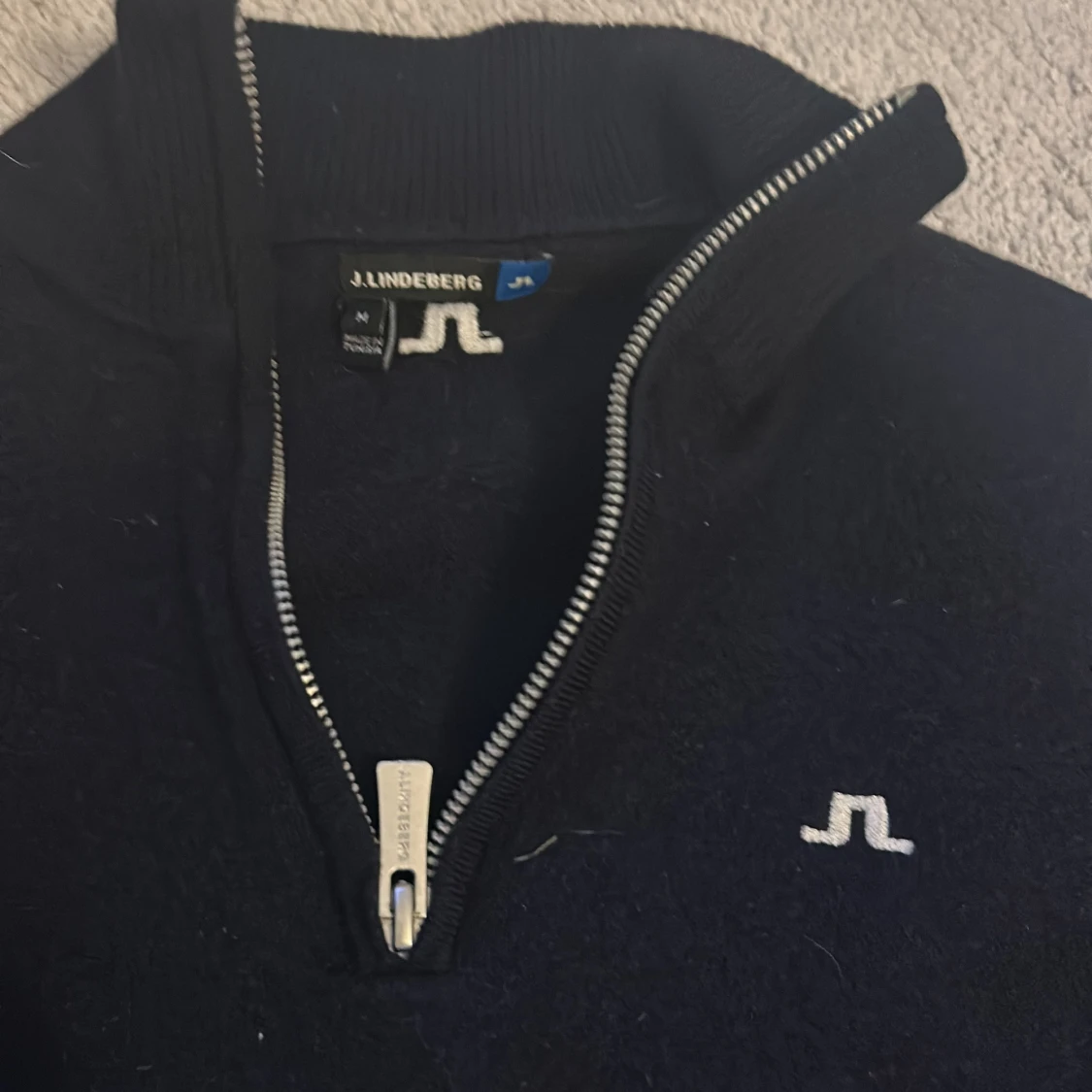 Svart tröja med dragkedja från J.Lindeberg - 1