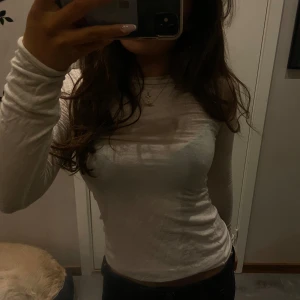 Intimissimi tröja  - Säljer min intimissimi tröja i vanilj! Använd fåtal gånger, inga defekter💗