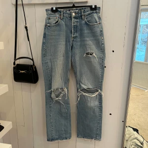 Jeans - Jeans från zara i storlek 36, anvönda en gång