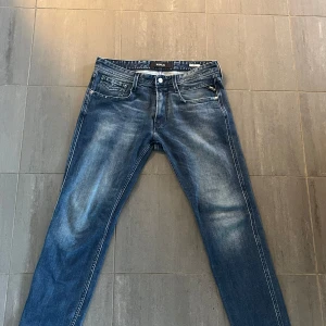 Replay anbass - Snygga Replay anbass jeans, slim fit, pris 499  (ny pris 1800), storlek 31