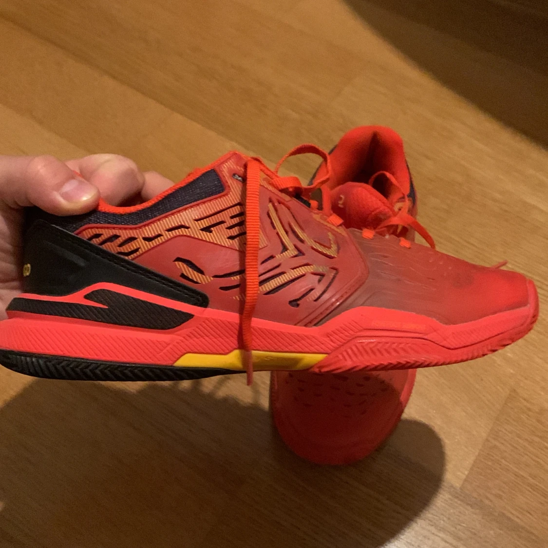 Grus tenniskor  - 91