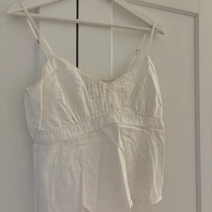 Hollister topp - Super söt dock för stor så inte kommit till använding💞