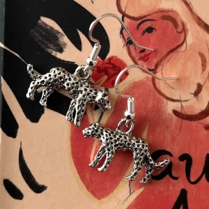 Leopard örhängen  - Nickelfria krokar. Hämtas i Hornstull i Stockholm eller skickas mot fraktkostnad (18kr). 🐆