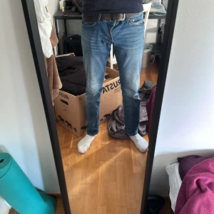 Levis 501 W34  L34 - Levis 501 mörkblå med bra passform!