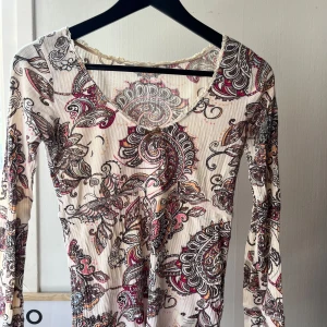 Tröja från Odd Molly - Mönstrad tröja från OddMolly