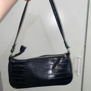 Väska - Snygg handväska, helt oanvänd i fint skick utan prislapp. 💞