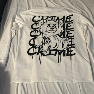 🧸 ti shut  - Storlek M. Ser bra ut🧸. Den har långa armar. 