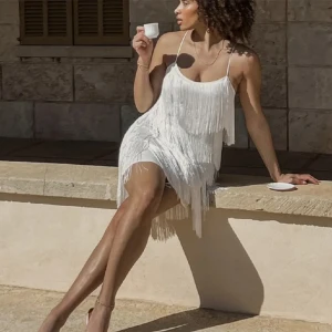 Klänning - Säljer denna Frans klänning ifrån Nakd. Klänningen är köpt här på plick men aldrig använd och är i mycket bra skick!🙌