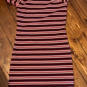 klänning - klänning från H&M stretch  mjuk aldrig använt 