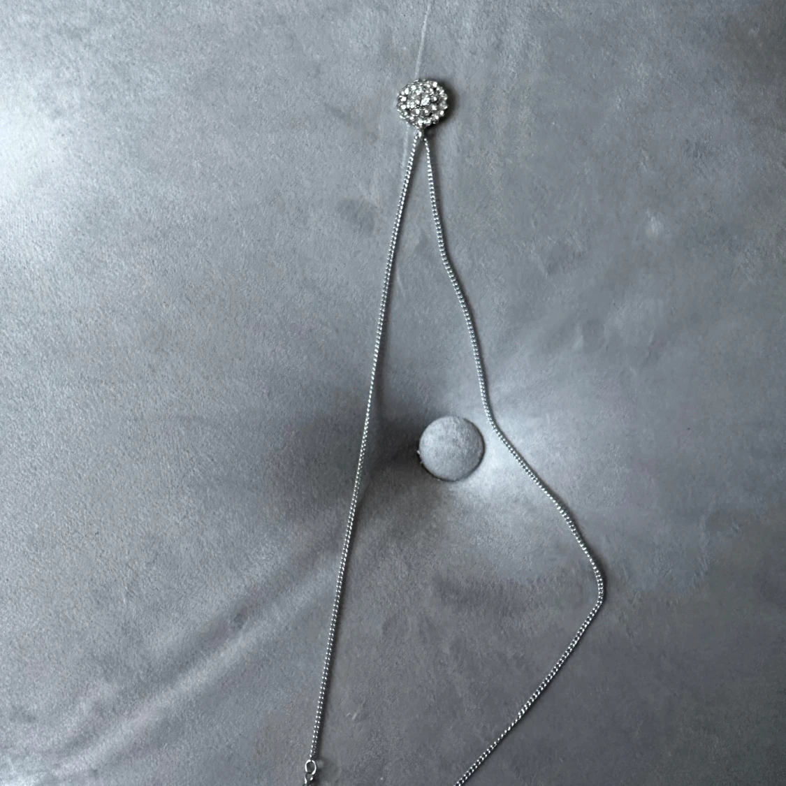 Silverhalsband med glittrig berlock - 90