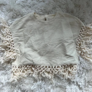 Poncho - Jättefin tröja/ poncho perfekt inför hösten💕💕oanvänd