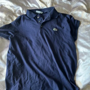 Lacoste pike - Säljer för att den inte passar min stil och kommer inte till användning 