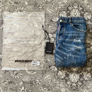 Dsquared jeans - Dsquared jeans Storlek 44 italiensk Storlek 30 EU Lite slitna men de gör dom bara bättre